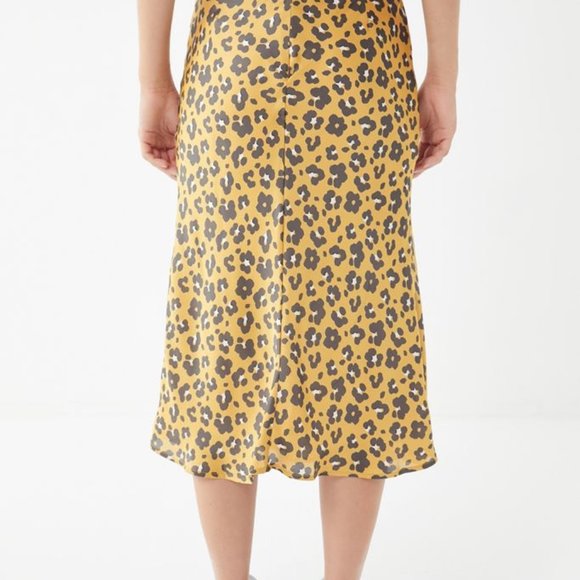 Urband Outfitters Silky Cheetah Knee Length Skirt - Picture 4 of 9